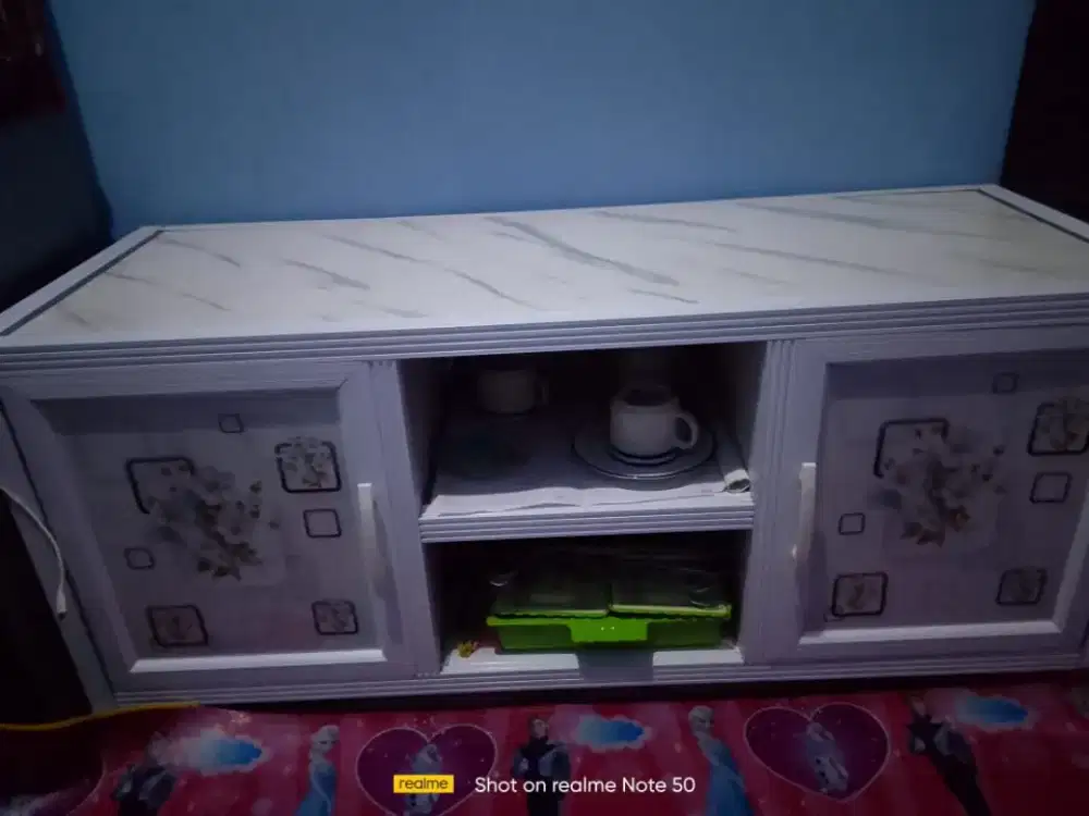 Meja tv bahan besi Almunium