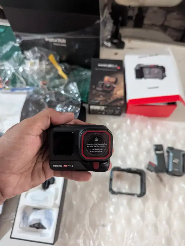 Insta360 Ace Pro 2 + Explorer Grip Kit