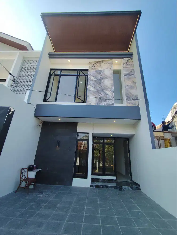 RUMAH BARU HARGA 1M AN 2 LT DI RUNGKUT MAPAN HADAP SELATAN DEKAT MERR