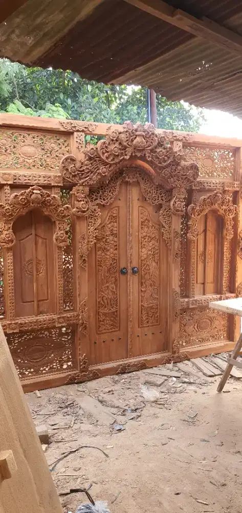 Pintu ukir gebyok dengan baha. Kayu jati asli bukan campur..