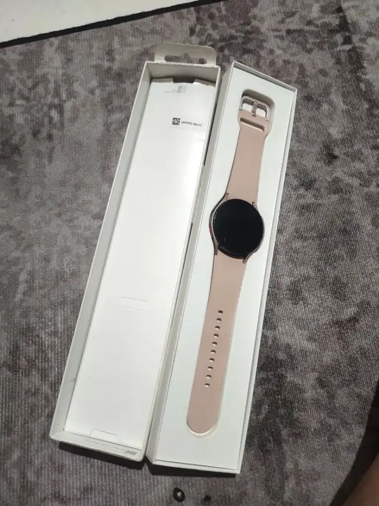 Galaxy Watch4 40mm
Mulus
Semua Fungsi Normal