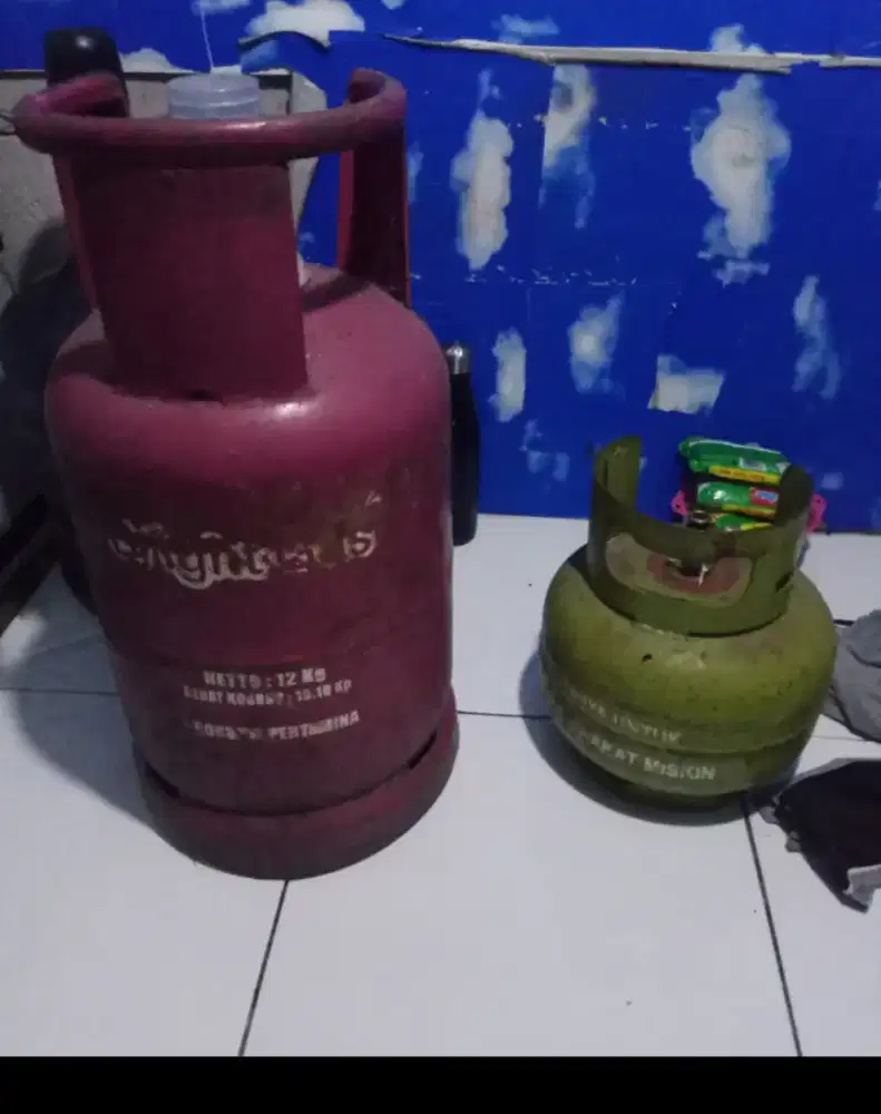 Jual 2 gas elpiji masih ada isi nya 170 rb