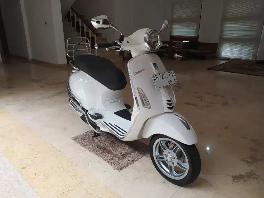 Vespa Primavera 2025 putih