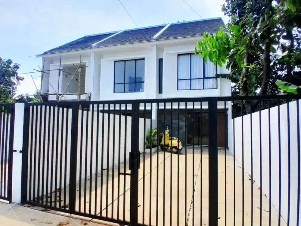 Rumah baru 2lantai siap huni lokasi strategis akses 2lantai dijatiasih
