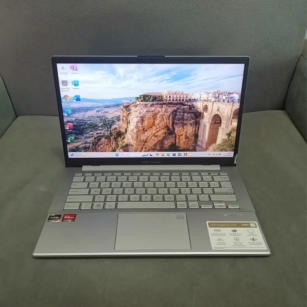 Asus Vivobook Go Ryzen 5-7520U Baru 4 Bulan Garansi Juli 2027