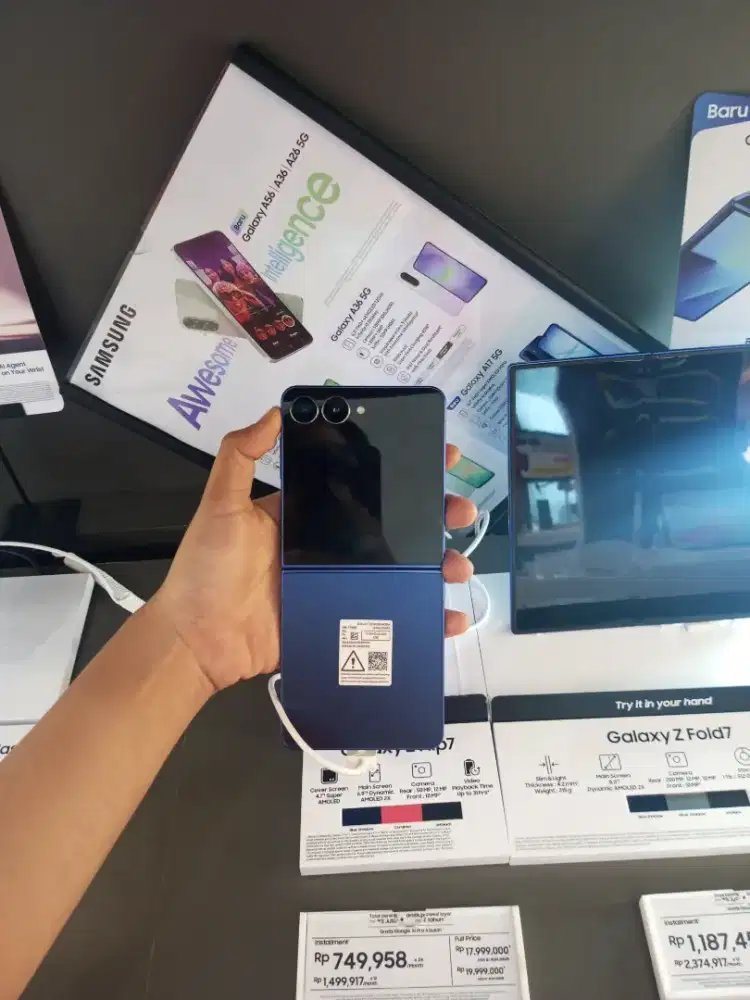 SAMSUNG Galaxy Z Flip 7