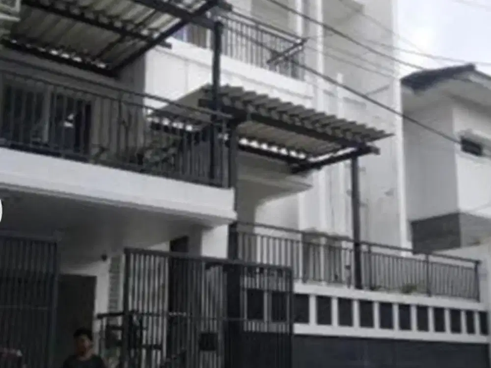 DIJUAL VIA LELANG RUMAH KEREN 2 LANTAI  DI TAMAN GALAXY BEKASI