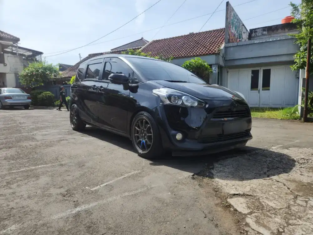 Toyota Sienta 1.5 G Manual Tahun 2016