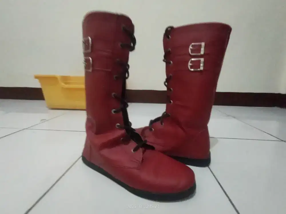 Preloved Sepatu Boots Merah