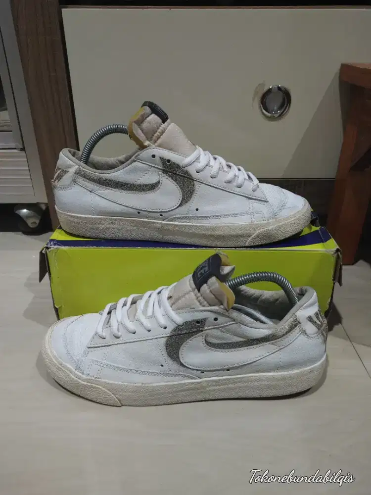 Sepatu Nike blazer preloved size 42
