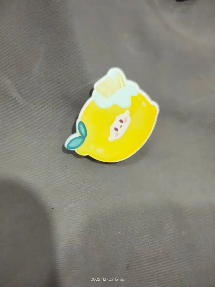pin animasi kuning