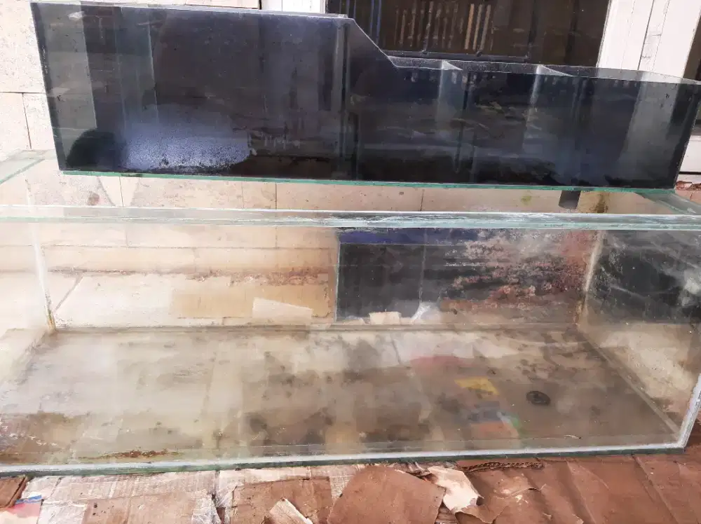 Dijual akuarium set siap taroh ikan aja..