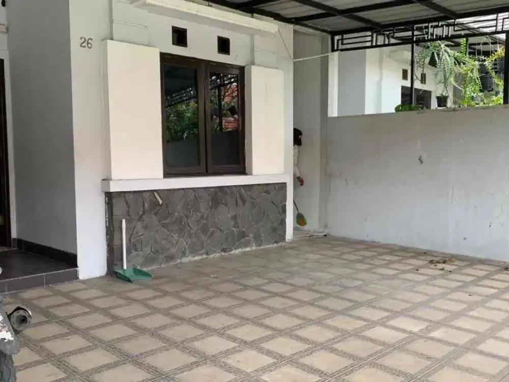 Rumah Minimalis Dalam Cluster Antapani Halaman Parkir Luas