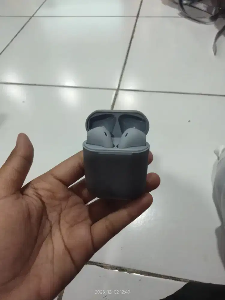 Preloved Airpod bluetooth abu-abu