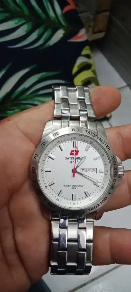 Jam tangan Swiss army quarts