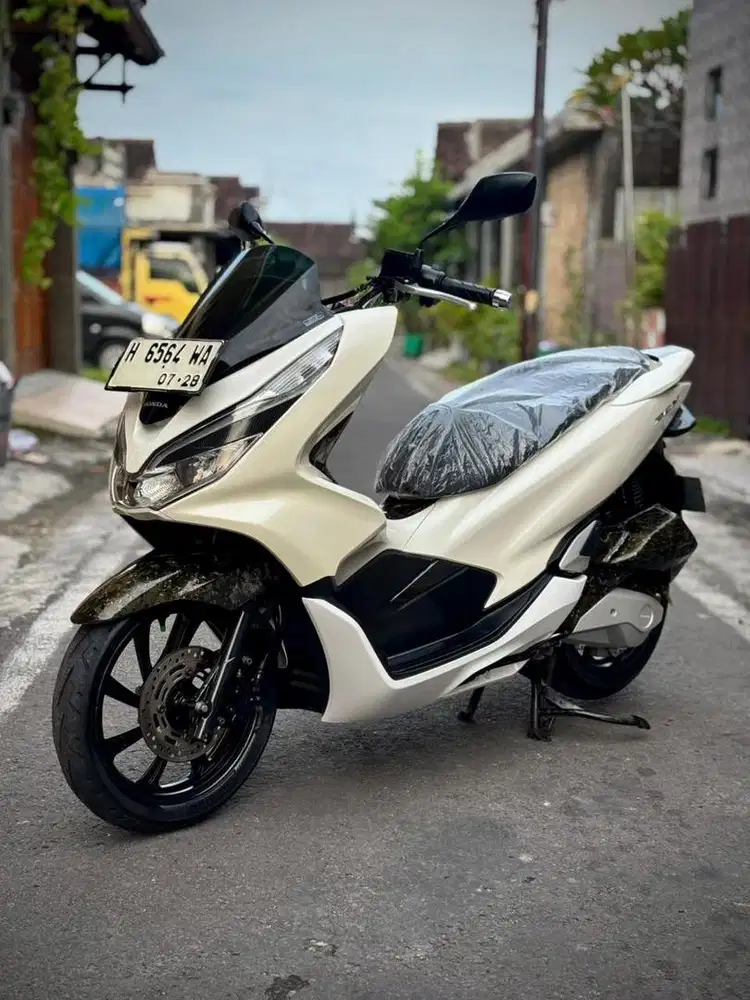 HONDA PCX 150 WHITE KEYLESS PAJAK HIDUP