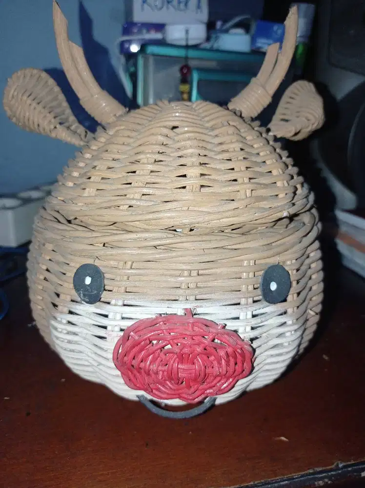 KERANJANG ROTAN KARAKTER RUSA