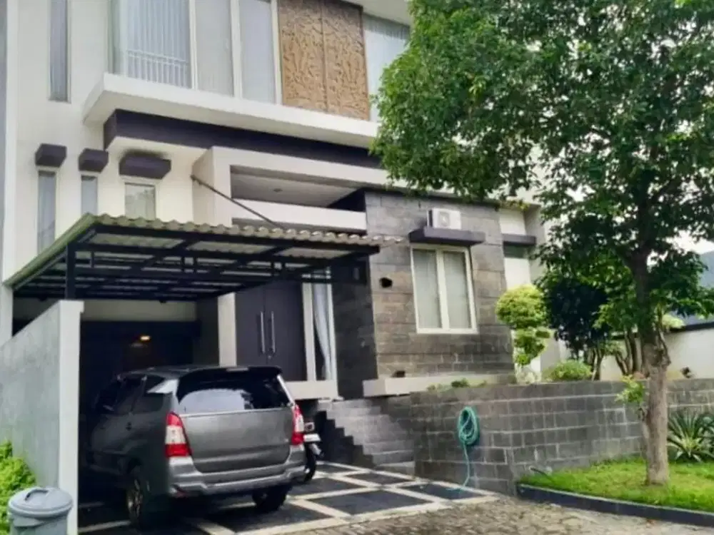 Rumah Siap Huni, Bagus dan Strategis di Citraland, Surabaya