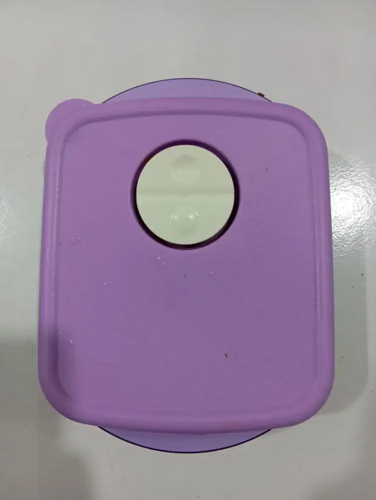 tempat makan tupperware