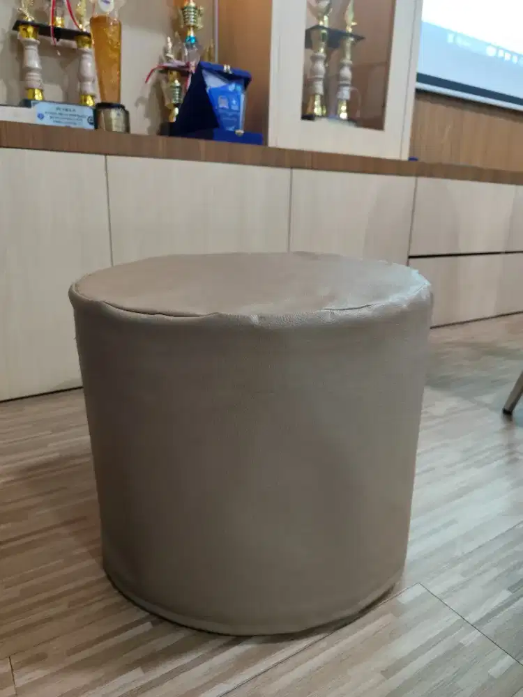 KURSI BULAT GAYA MODERN