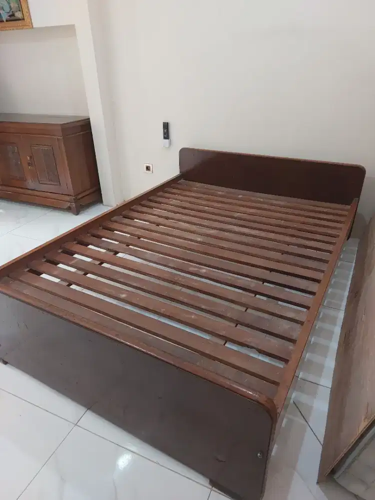 Ranjang jati tua kuat