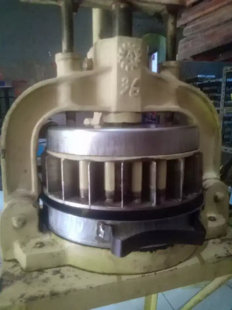 Mesin pembagi adonan Roti/dough divider