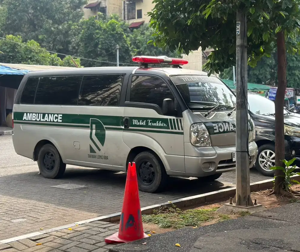 AMBULANCE Kia Travello 2009 Bensin