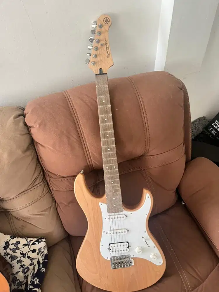 jual paket gitar listrik yamaha pacifica pac112j + ampli gitar spiderV