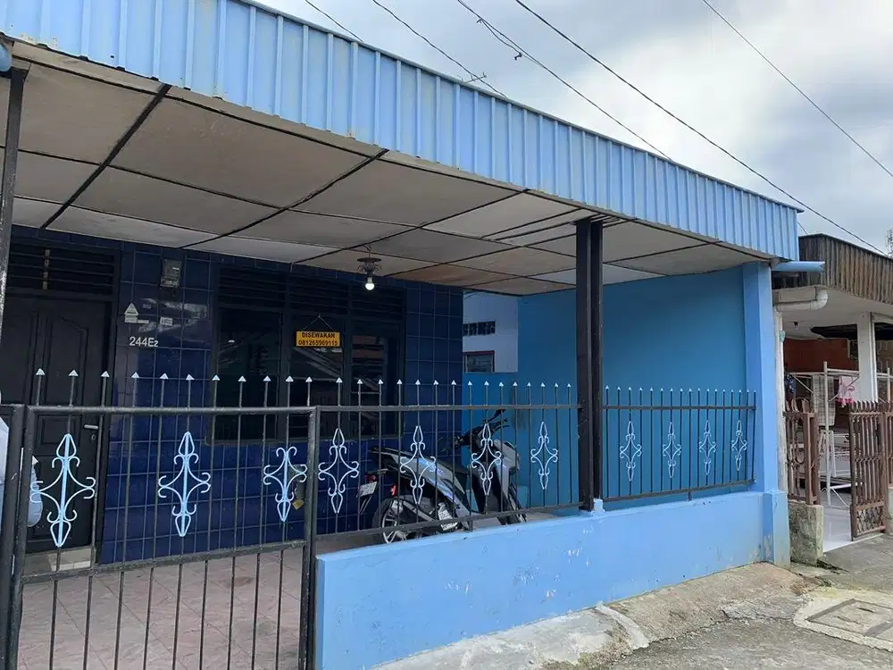 DISEWAKAN RUMAH JALAN PURI