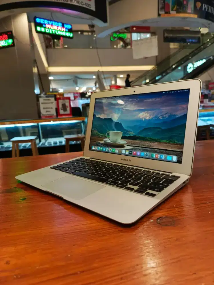 Macbook Air 11 inch , 2013