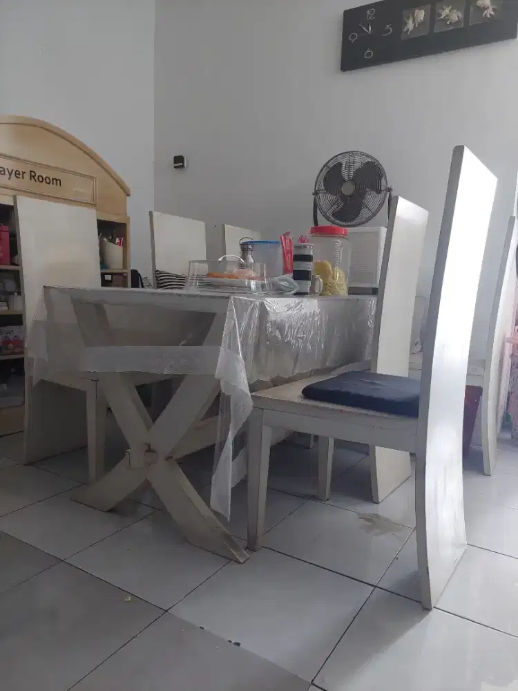 Meja Makan Set Kursi