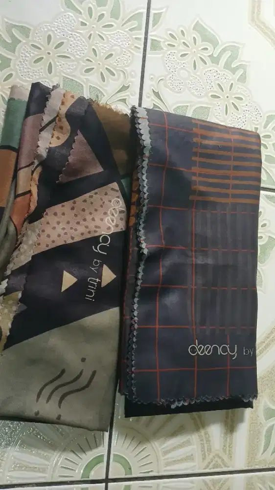 Kerudung dennay preloved by trini