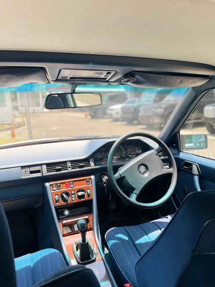 Mercedes-Benz E200 1987 Bensin
