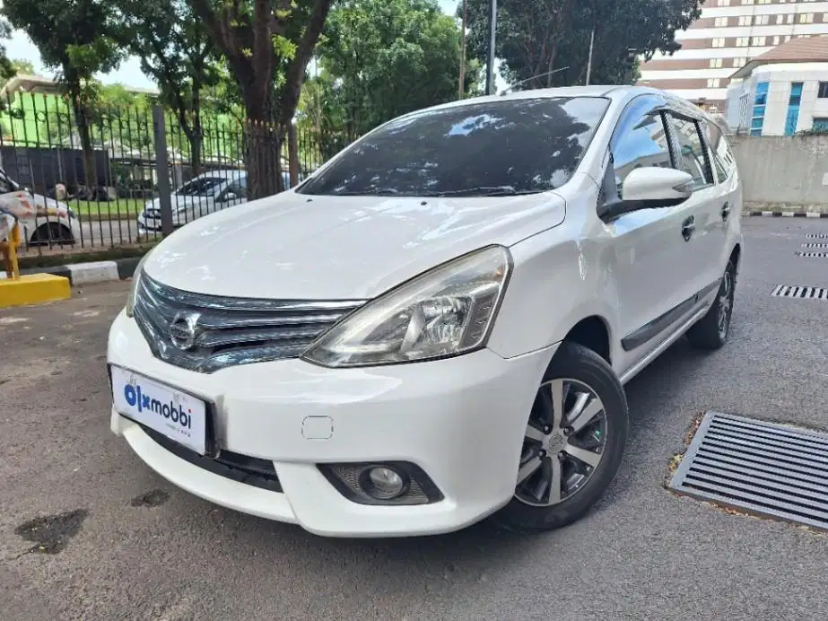 LOW DP Nissan Grand Livina 1.5 XV Bensin-AT 2017 6PQ