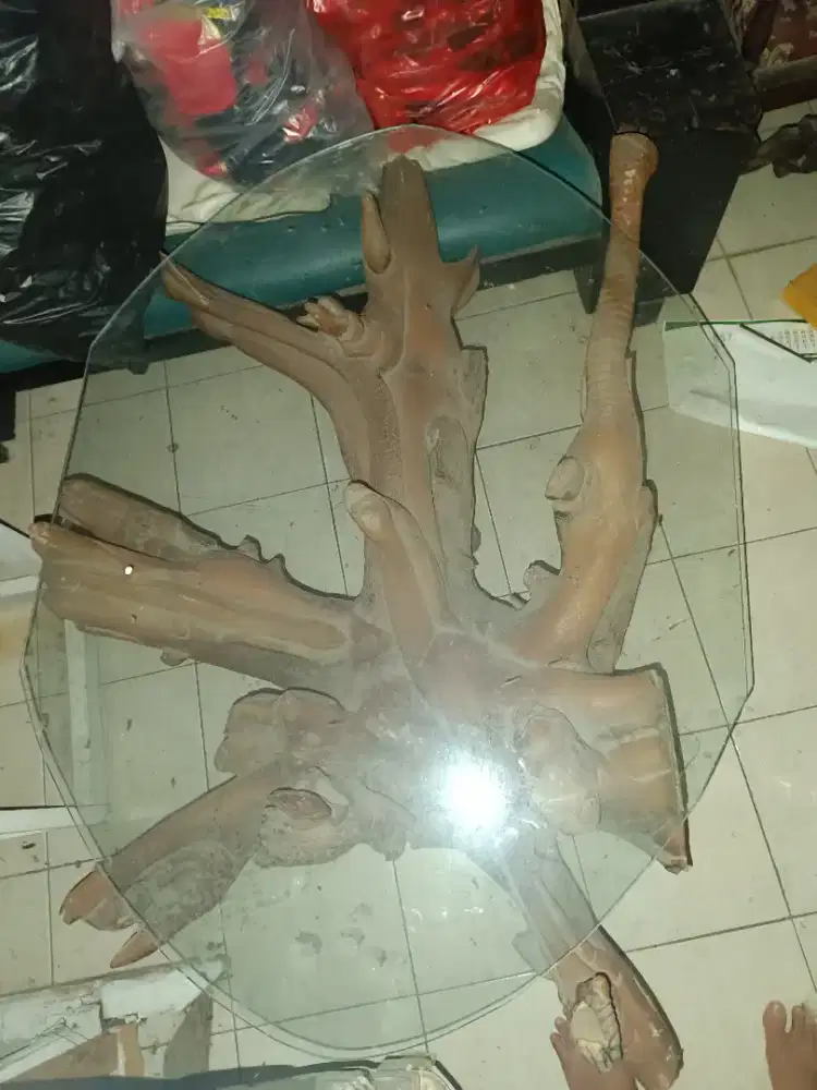 Meja antik ukir naga