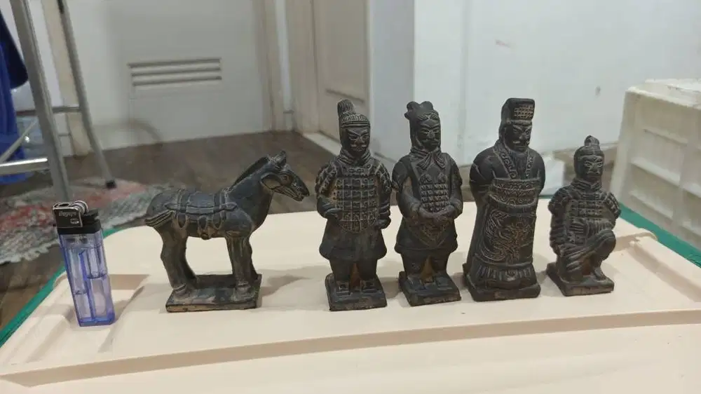 DIJUAL PATUNG CHINA TERBUAT DARI BAHAN KERAMIK