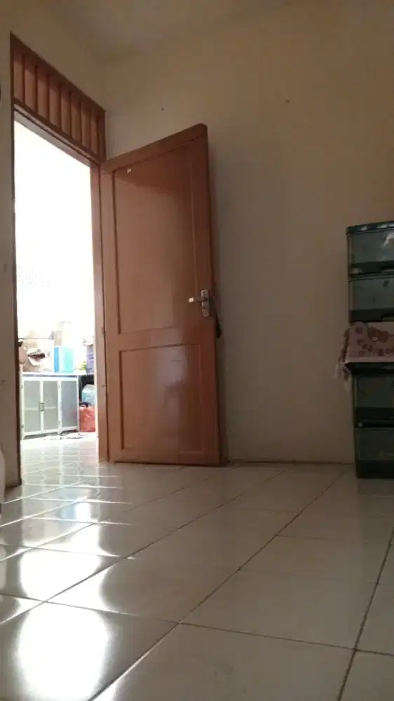 Jasa penitipan anak ,saya seorang wanita di rumah hanya sendiri