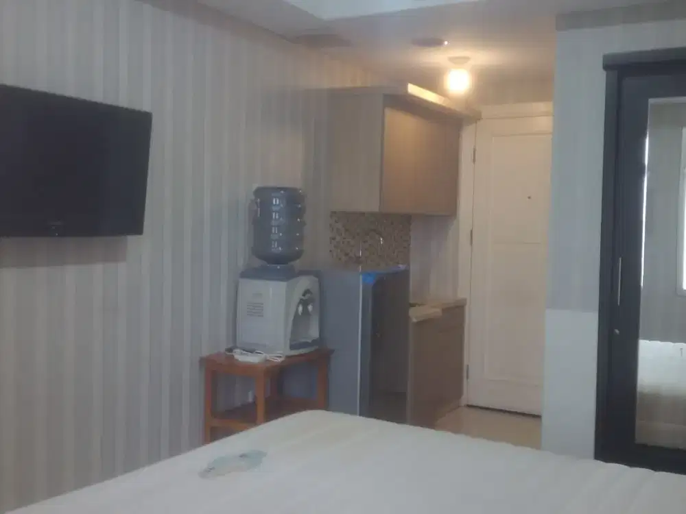 ready unit apartemen green lake sunter,tower southern,tipe studio furnished,view danau,luas 20,AC dan waterheater,view kolam renang