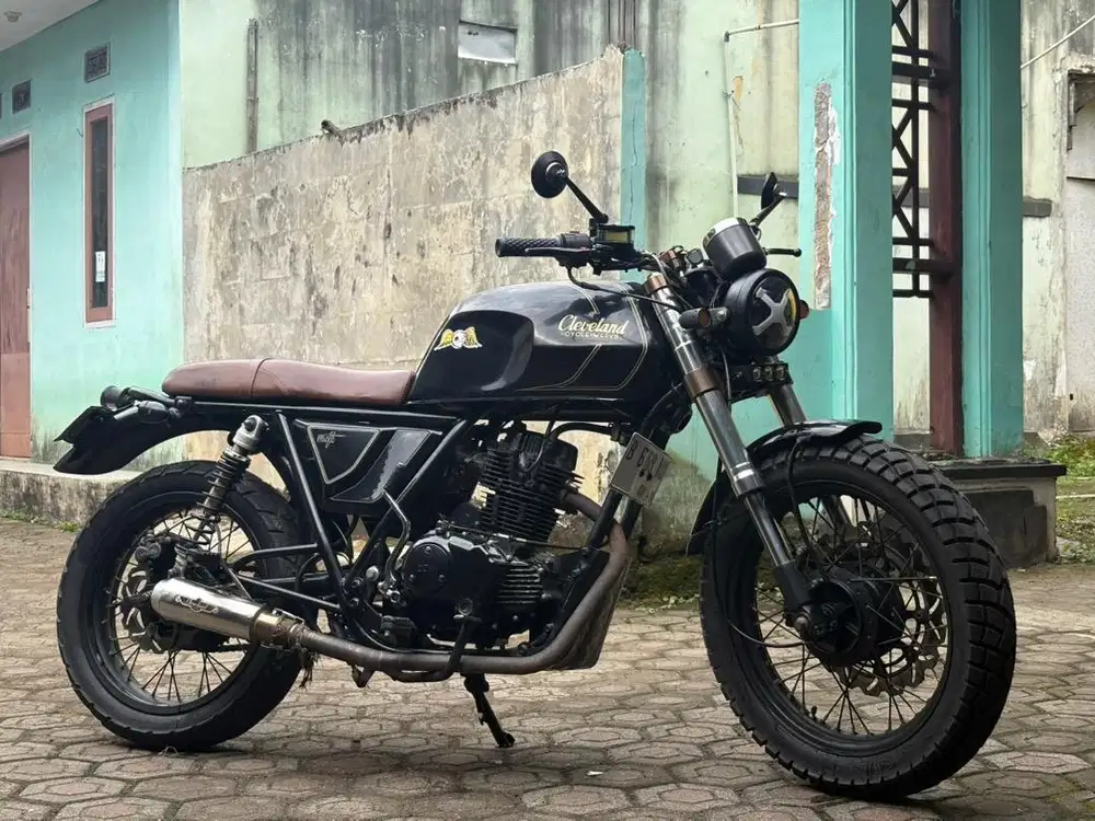Cleveland misfit 250 Custom cafe racer