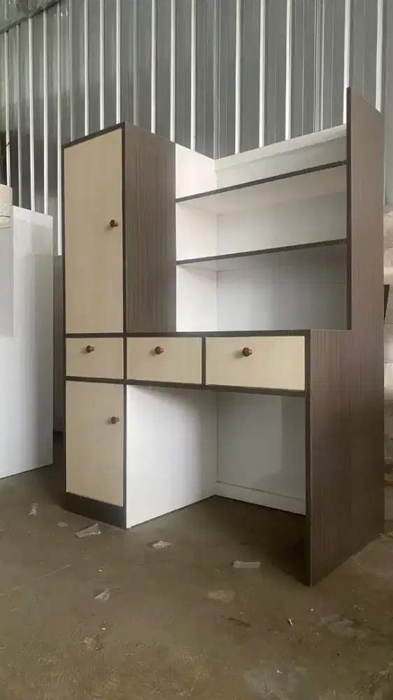 Meja belajar HPL minimalis untuk ruang belajar kekinian