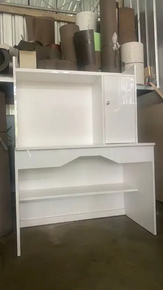 Meja belajar HPL minimalis dan elegan