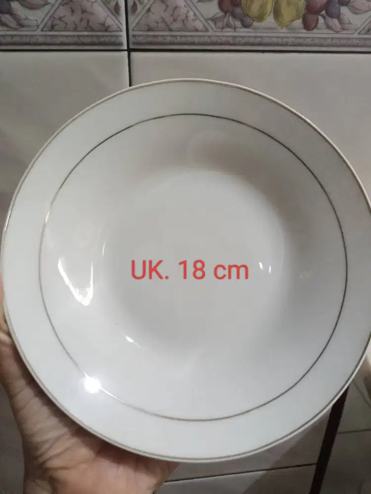 BEKAS - Piring Makan Kaca Keramik ( RANDOM )