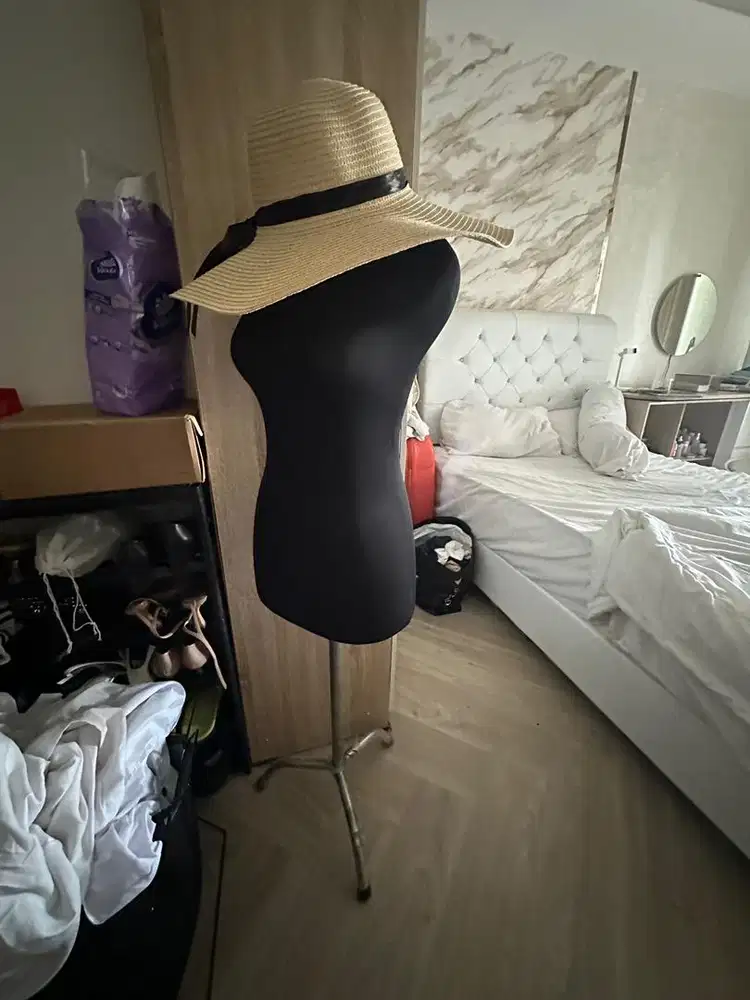 Manaquen Baju Tanpa kepala