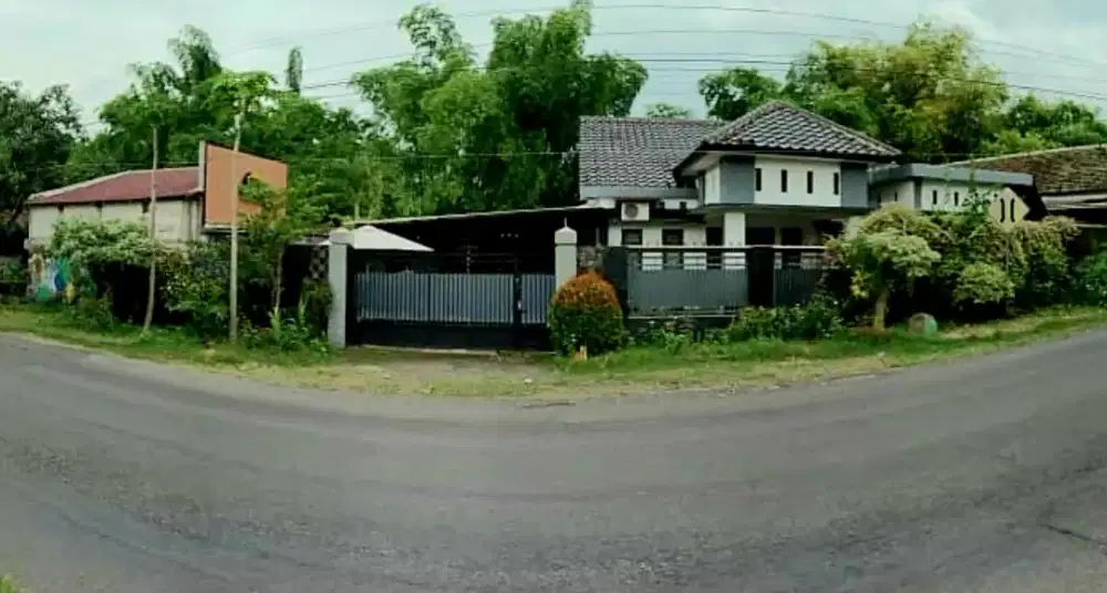 Rumah bagus pinggir jalan raya siap huni dan siap usaha