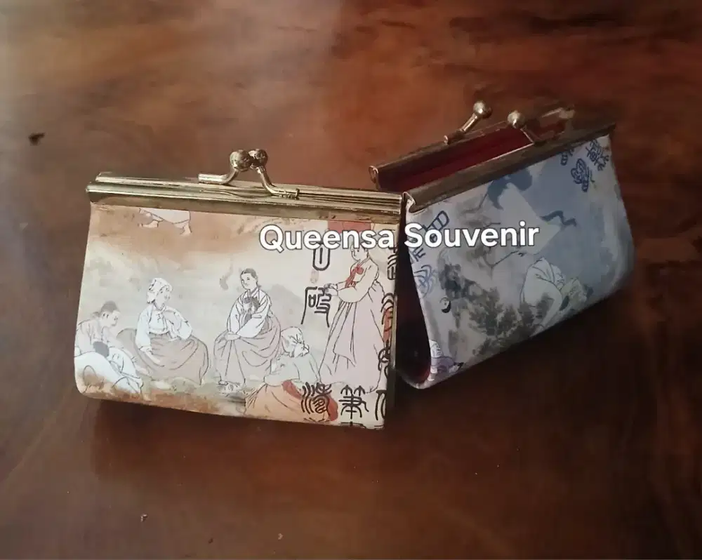 SOUVENIR DOMPET HOLO