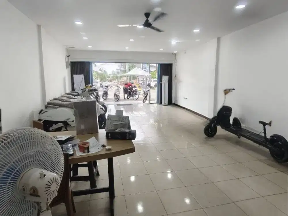 Ruko 3lt lokasi tepi jalan besar Jl Riau Pekanbaru