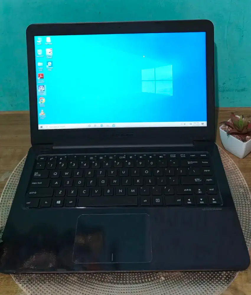 Asus E402YA mulus normal