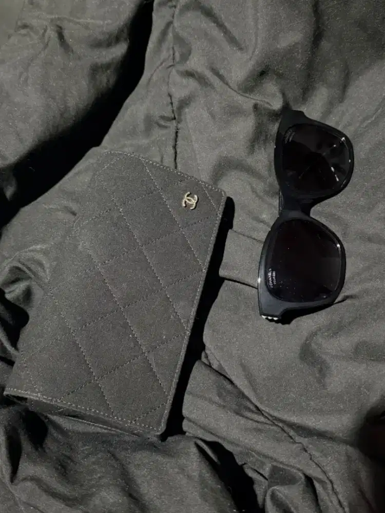 Kaca mata Chanel Black Polar Gradient Grey