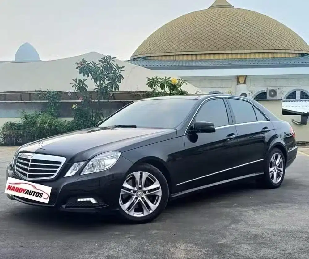 Mercedes Benz E300 Avantgarde Tahun 2009 Automatic Hitam