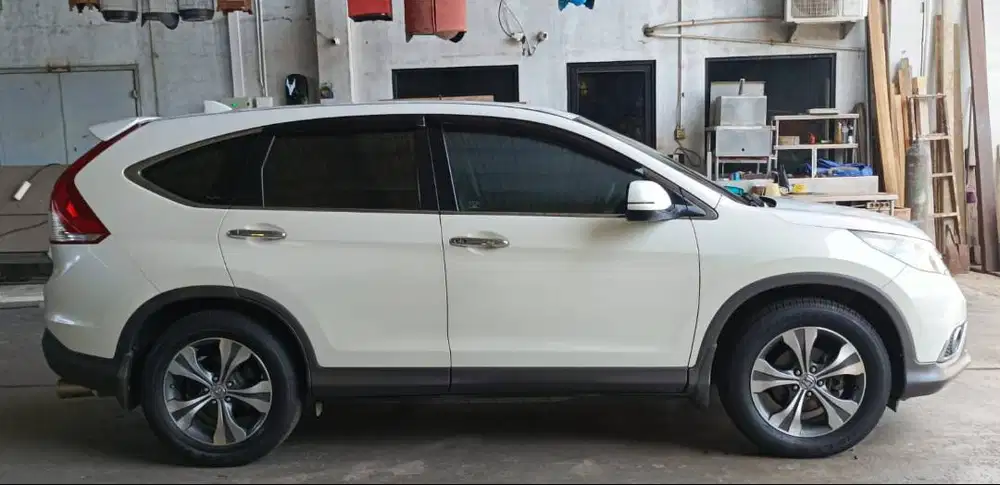 Honda CRV Putih, matic 2013